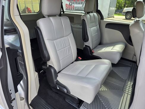 Used 2012 Dodge Grand Caravan Crew FWD image 27