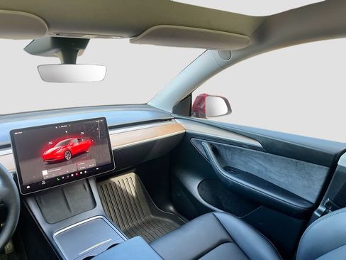 Used 2025 Tesla Model Y Long Range RWD image 24