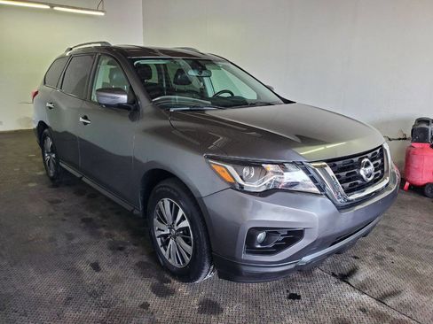 Used 2020 Nissan Pathfinder SL image 3