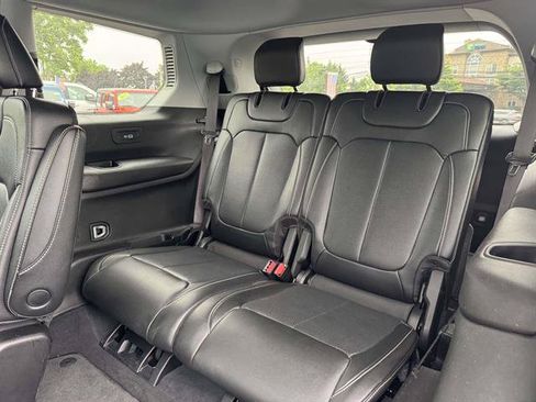 Used 2023 Jeep Grand Cherokee L Limited w/ Luxury Tech Group II AWD/4WD image 10