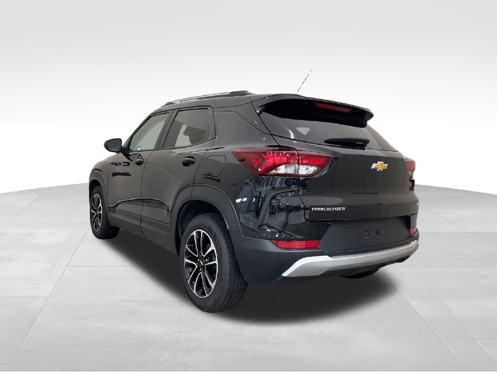 Used 2024 Chevrolet TrailBlazer LT FWD image 3