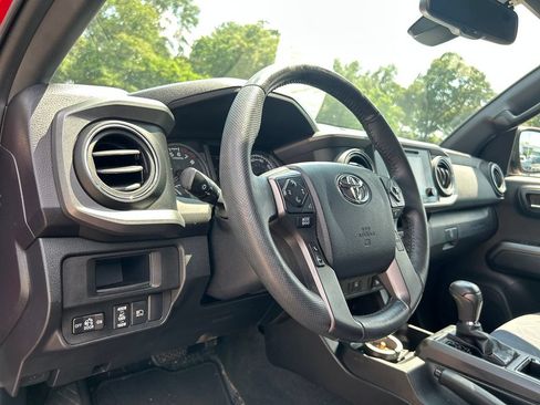 Used 2018 Toyota Tacoma TRD Sport RWD image 10
