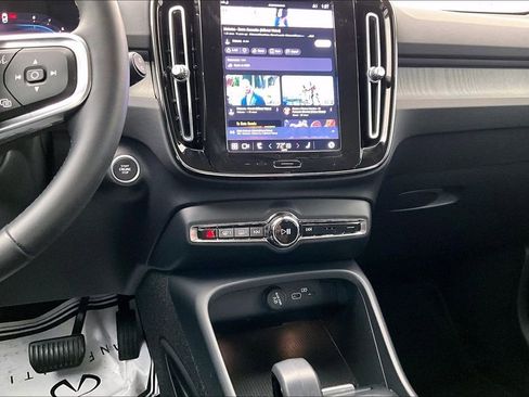 Certified 2023 Volvo XC40 B5 Core w/ Protection Package Premier image 8