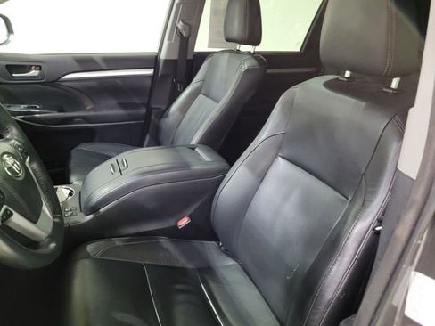 Used 2016 Toyota Highlander XLE image 9