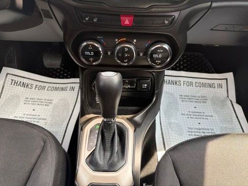 Used 2017 Jeep Renegade Latitude w/ Popular Equipment Group AWD/4WD image 23