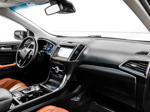 Used 2019 Ford Edge Titanium w/ Equipment Group 301A FWD image 19