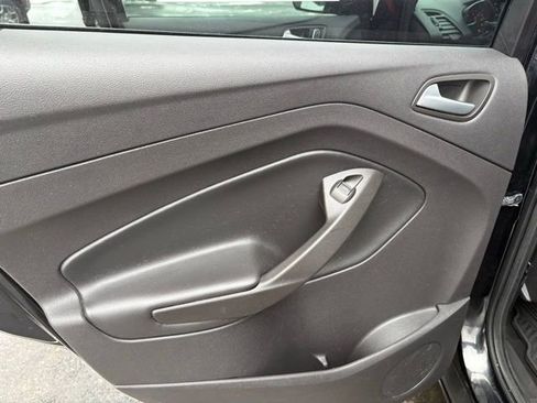 Certified 2017 Ford Escape SE image 26