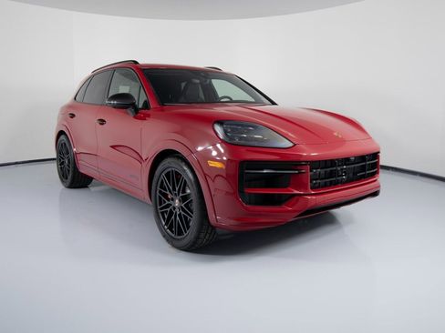 New 2026 Porsche Cayenne GTS image 9