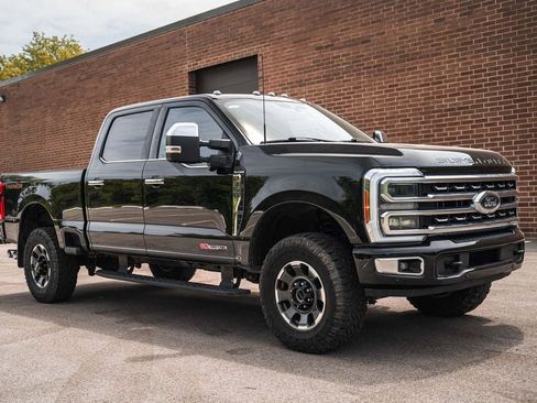 Certified 2023 Ford F350 Platinum w/ Tremor Off-Road Package AWD/4WD image 13
