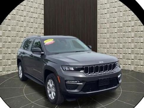 Used 2023 Jeep Grand Cherokee Limited w/ Luxury Tech Group II AWD/4WD image 1