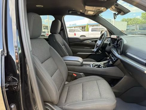 Used 2024 Chevrolet Traverse LT FWD image 29