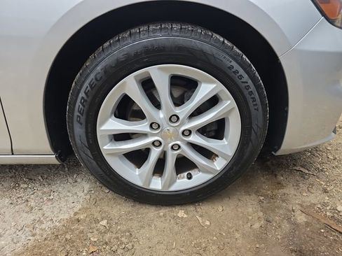 Used 2018 Chevrolet Malibu LT FWD image 14