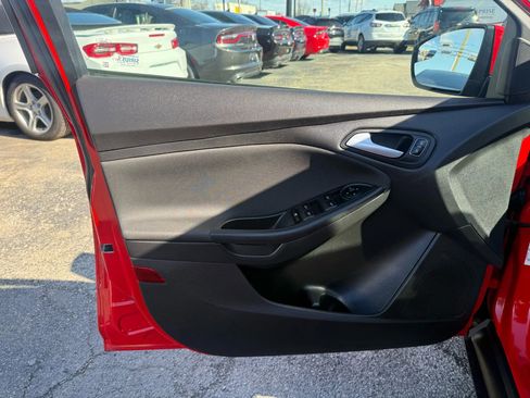 Used 2015 Ford Focus SE image 10