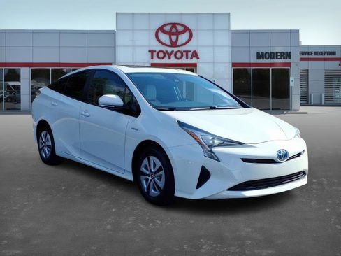 Used 2018 Toyota Prius Four image 8