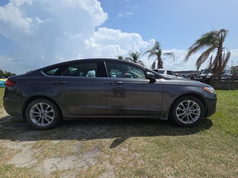 Used 2020 Ford Fusion SE FWD image 5