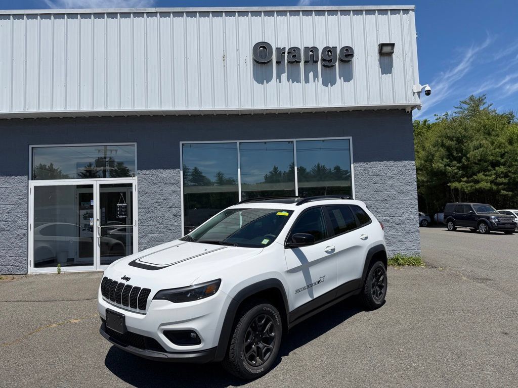 Used 2022 Jeep Cherokee Latitude w/ Sun & Sound Group AWD/4WD image 2