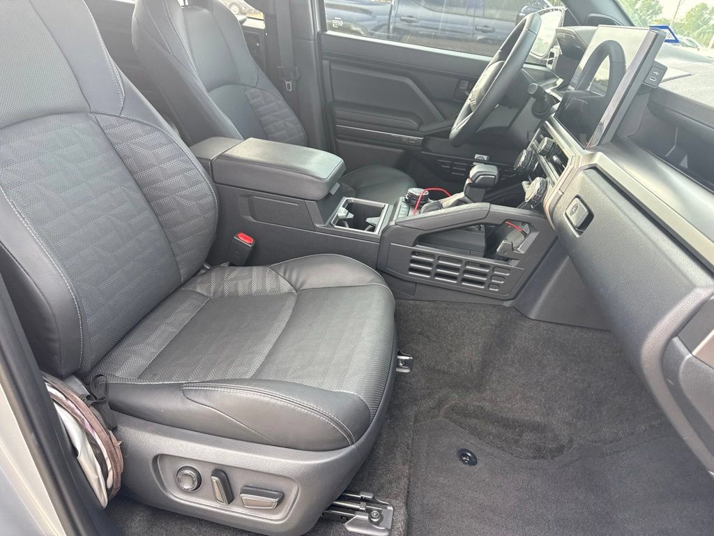 Used 2025 Toyota 4Runner TRD Sport Premium w/ Tow Technology Package AWD/4WD image 7