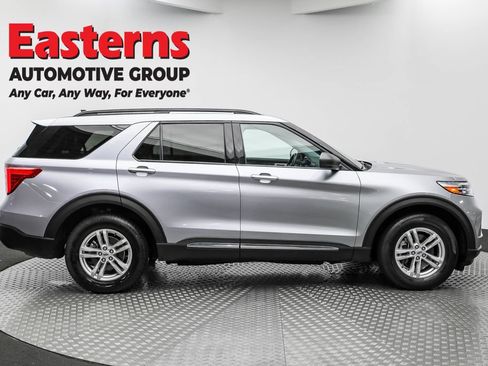 Used 2023 Ford Explorer XLT w/ Equipment Group 202A image 4