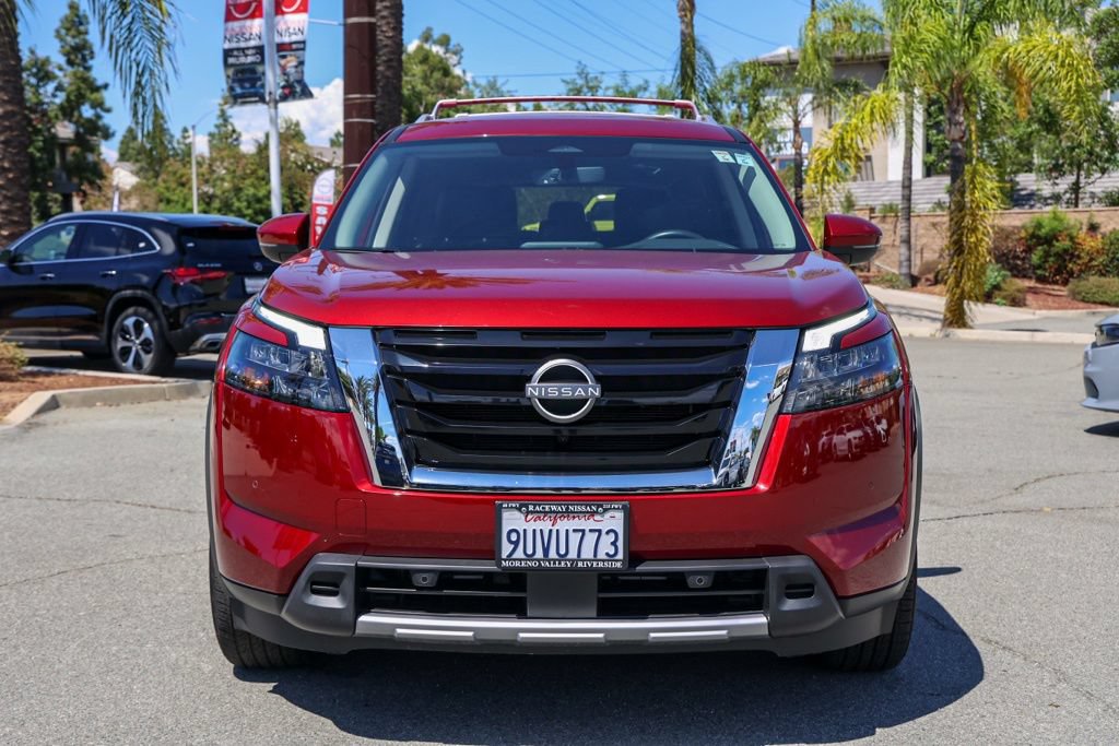 Used 2025 Nissan Pathfinder SL FWD image 9