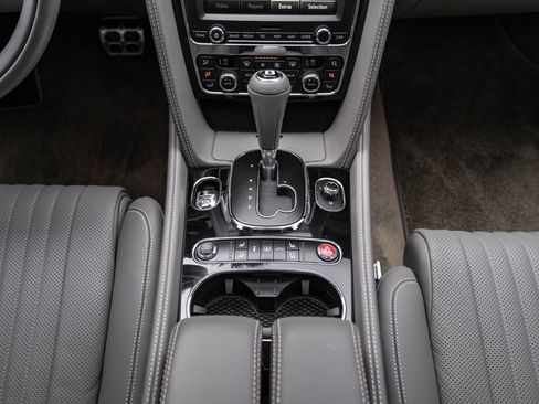 Used 2018 Bentley Flying Spur V8 image 41