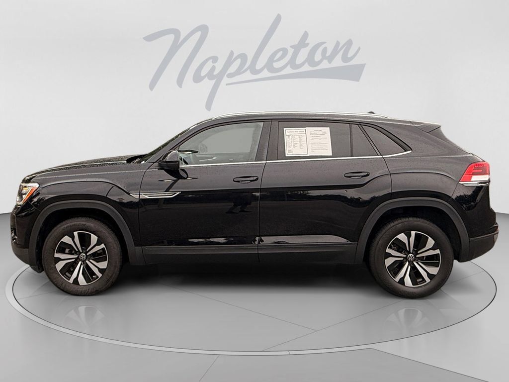 Used 2024 Volkswagen Atlas Cross Sport SE FWD image 2