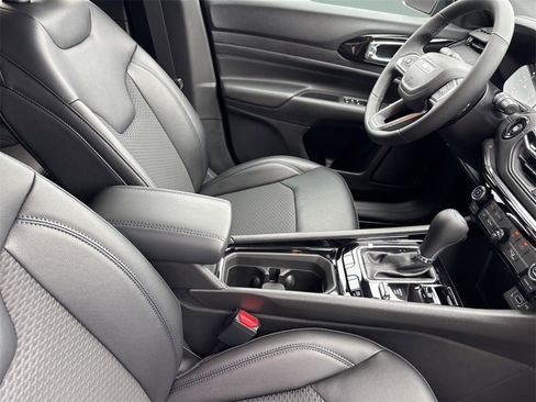 New 2026 Jeep Compass Latitude image 34