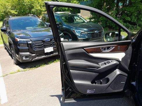 Certified 2022 Subaru Ascent Touring AWD/4WD image 12