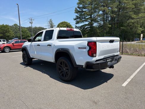Used 2024 Chevrolet Colorado Trail Boss w/ Advanced Trailering Package AWD/4WD image 7