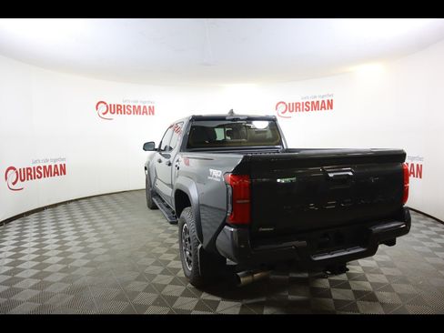 Used 2025 Toyota Tacoma TRD Off-Road w/ TRD Off Road Premium Package AWD/4WD image 9