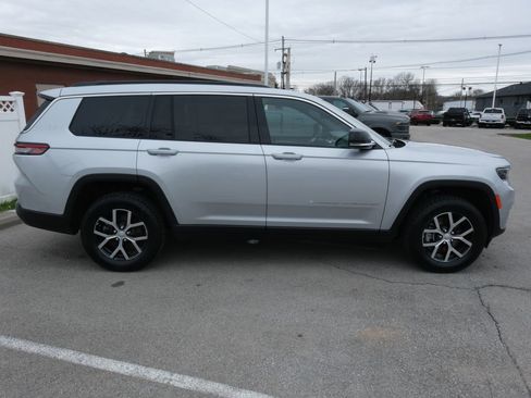 Used 2024 Jeep Grand Cherokee L Limited w/ Luxury Tech Group II AWD/4WD image 2