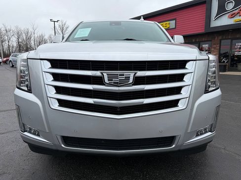 Used 2020 Cadillac Escalade ESV Luxury AWD/4WD image 2
