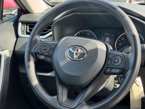 Used 2022 Toyota RAV4 LE AWD/4WD image 12