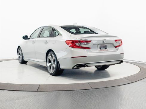 Used 2018 Honda Accord Touring image 9
