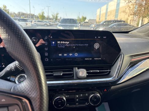 Used 2025 Chevrolet Trax RS w/ Driver Confidence Package image 19