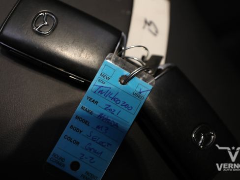 Used 2021 MAZDA MAZDA3 s image 32