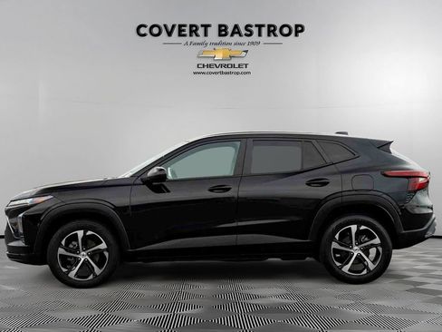 Used 2025 Chevrolet Trax RS w/ Driver Confidence Package FWD image 2