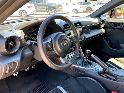 Used 2025 Toyota GR86 Premium w/ ALL Weather Mat Package (TMS) RWD image 14