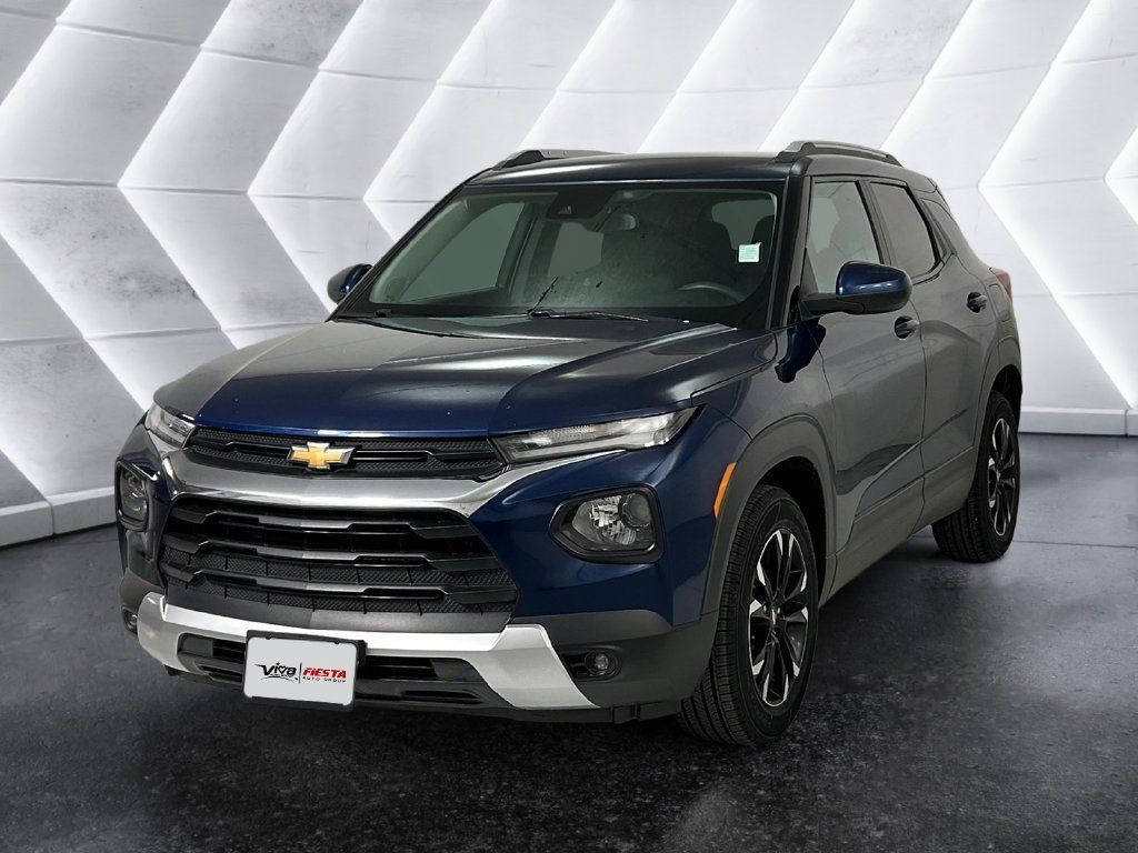 Used 2022 Chevrolet TrailBlazer LT w/ Driver Confidence Package FWD image 3