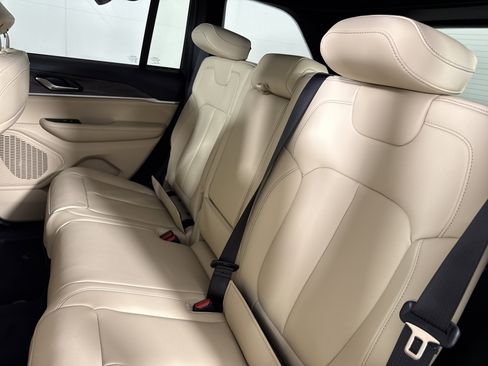 New 2025 Jeep Grand Cherokee Limited image 13