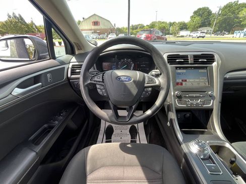 Used 2018 Ford Fusion SE w/ Fusion SE Technology Package FWD image 37