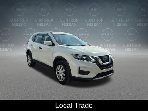 Used 2017 Nissan Rogue S AWD/4WD image 6