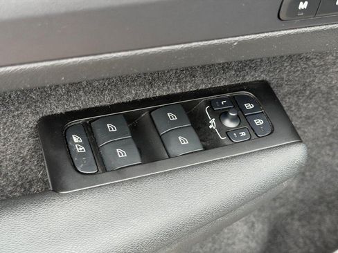 Used 2022 Volvo XC40 P8 Recharge Plus AWD/4WD image 15