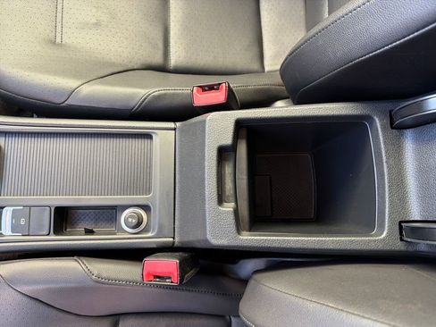 Used 2019 Volkswagen e-Golf SEL Premium image 25