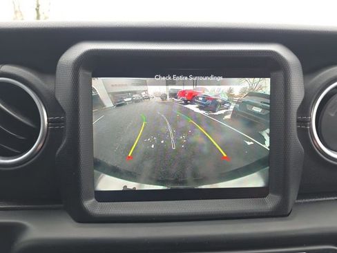 Used 2020 Jeep Wrangler Unlimited Sahara image 6