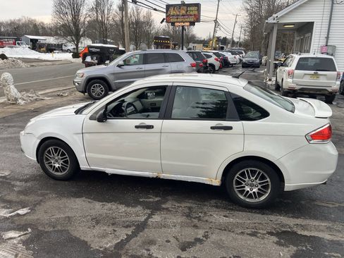 Used 2010 Ford Focus SE image 10