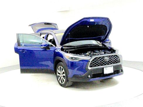 Certified 2022 Toyota Corolla Cross XLE image 9