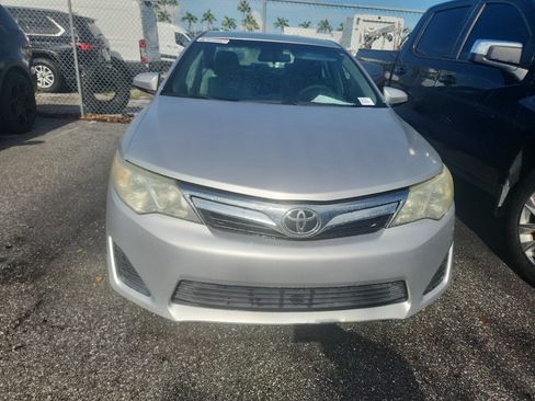 Used 2014 Toyota Camry LE FWD image 2