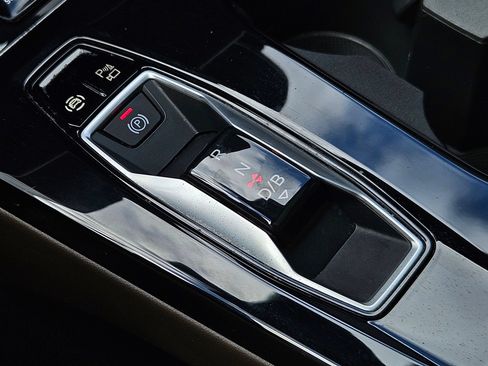 Used 2025 Audi A6 e-tron Prestige AWD/4WD image 17