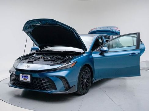 Used 2025 Toyota Camry SE image 21