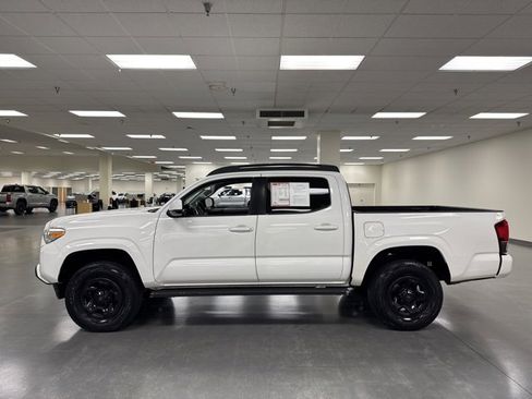 Used 2019 Toyota Tacoma SR image 4